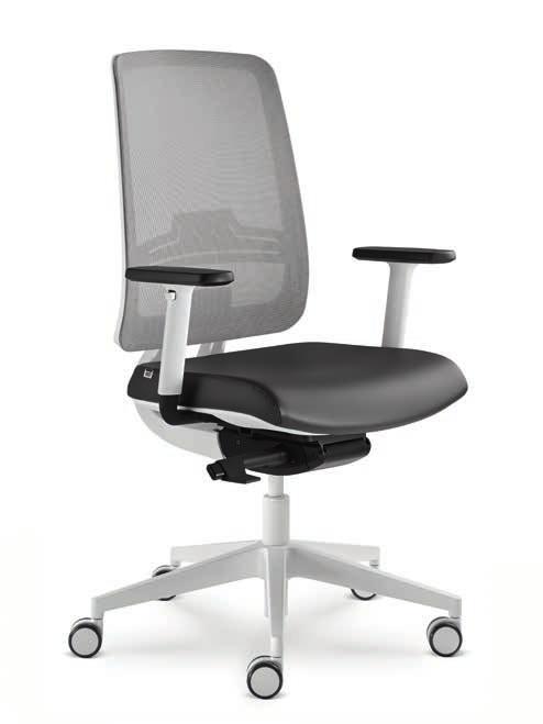 Kancelářské židle doprovází konferenční sezení v podobě jednacích židlí se síťovaným opěrákem ve čtyřnohé a pérové variantě podnože.