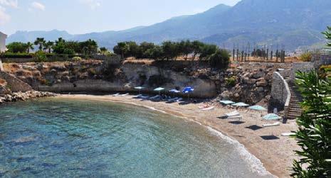Hotel má svou vlastní písečnou pláž a v jeho blízkém okolí najdete obchůdky i restaurace. Město Kyrenia je vzdáleno cca 15 km, letiště v Ercanu cca 55 km.