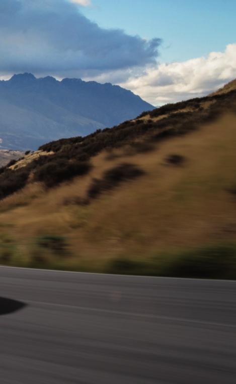 5 EcoBoost o výkonu 200 k Sportovní odpružení ST se sníženým zavěšením kol Tři přepínatelné jízdní režimy (Normal, Sport, Track) Mechanický samosvorný diferenciál (výbava na přání) Unikátní přední