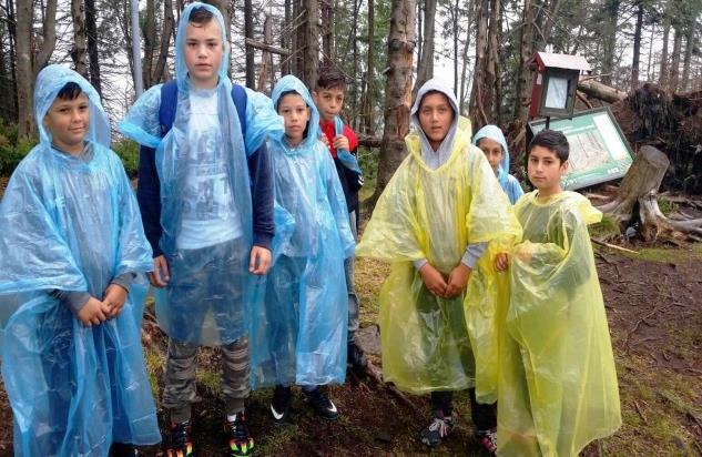 Kromě fotbalového turnaje a vybíjené na hřišti v přírodě kluci nachodili každý den min. 7 km, poznávali přírodu, co roste a kvete v lese, jak se v přírodě chovat.