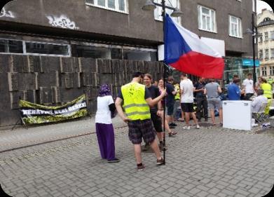 V posledních letech, nejen vlivem společenských změn, ale také vlivem aktuálních potřeb obyvatel sociálně vyloučených lokalit, došlo i v Pomocné ruce k několika změnám.