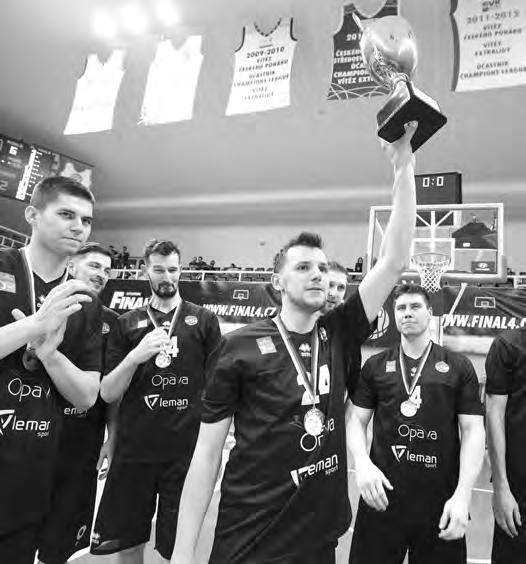 Novodobá historie opavského basketbalu byla v sobotu přepsána. Bývalý vynikající rozehrávač, nyní úspěšný trenér etr Czudek, přivedl svůj tým ke stříbrným medailím v Českém poháru.