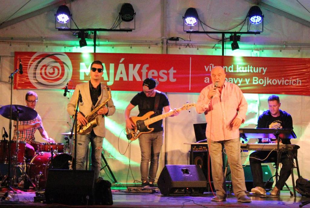 Rok 2017 byl také sedmým rokem festivalu Klubu nazvaného MAJÁKfest koncertu kapel, který se podruhé odehrál na novém Tillichově náměstí na konci letních prázdnin.