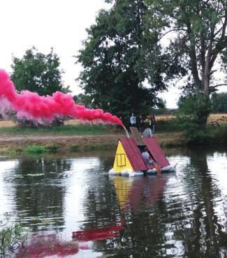 Probûhly i jiï osvûdãené soutûïe v pojídání koblih a koláãû, slalom, bûh s lïící apod.