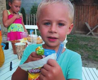 DrÏíme palce HastrmanãatÛm aè jim to lape Zaãátkem záfií rozjel svou ãinnost i ná Hastrmánek, kter jiï tfietím rokem vede Renãa Lojková, Denisa V bochová a Zdena Javorková.