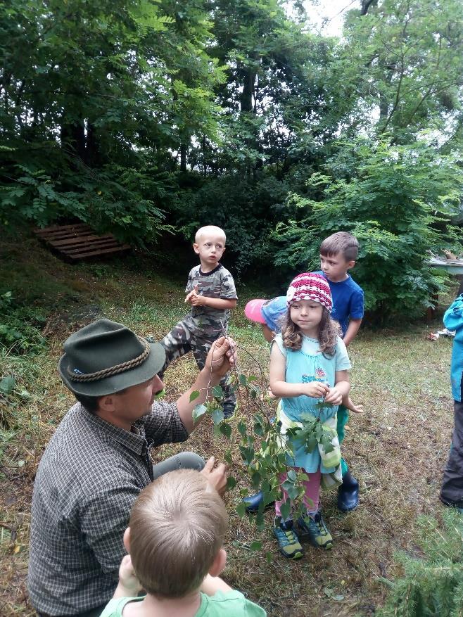 ŠVP b) průběh a obsah vzdělávání - využívání vhodných forem a metod práce s dětmi - vhodný přístup pedagogů k dětem, spolupráce pedagogů na třídách, v celé MŠ - aplikace prvků osobnostně orientované