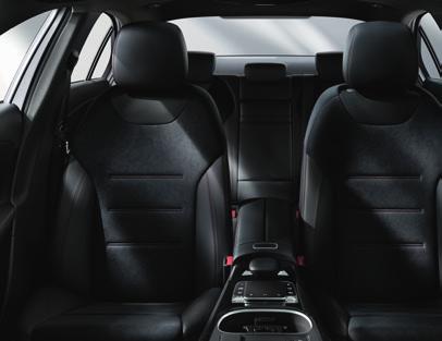 Vzhled wrap around. Širokoúhlý displej. Head-up displej. Komfort sezení a prostoru. Interiér nového sedanu třídy A nabízí cestujícím komfortně tvarovaný prostor.