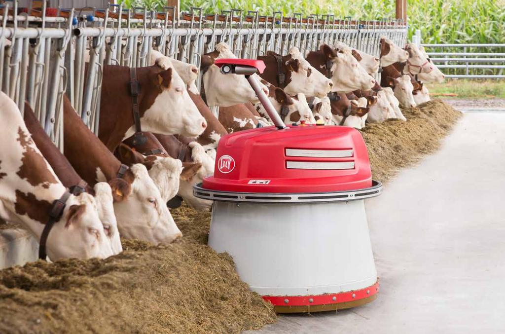 14 LELY JUNO 15 Lely Control Plus Dynamické přihrnování Krmivo není nikdy rovnoměrně rozprostřeno po celém krmném stole. Díky chytrému softwaru na tom nezáleží.