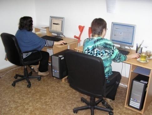 Oba v internetové učebně na poţádání pomáhali všem klientům s prací na PC s běţnými úkony.