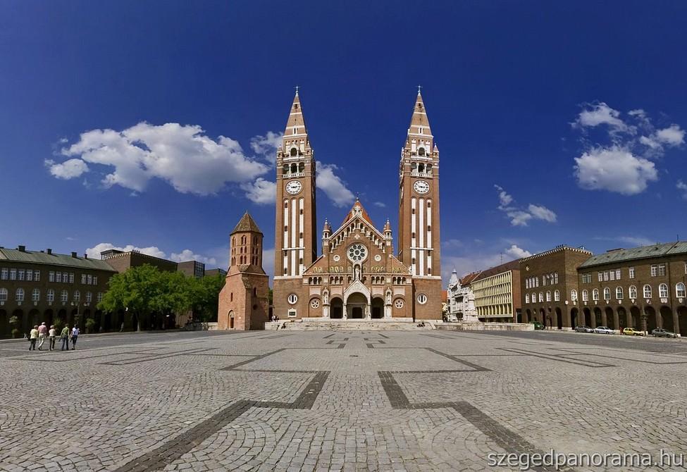 MAĎARSKÉ TERMÁLY Aquapolis Szeged a Hagymatikum Makó SZEGED město uheráku a papriky 1. den Večerní odjezd vlakem z Prahy do Maďarska 2. den Ranní přestup v Budapešti na vlak do Szegedu (místenky).