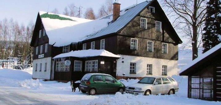 Letošní ročník školy v přírodě s prvky lyžařského výcviku se konal od 25. do 31. ledna v Deštné v Orlických horách, konkrétně na chatě Prim.