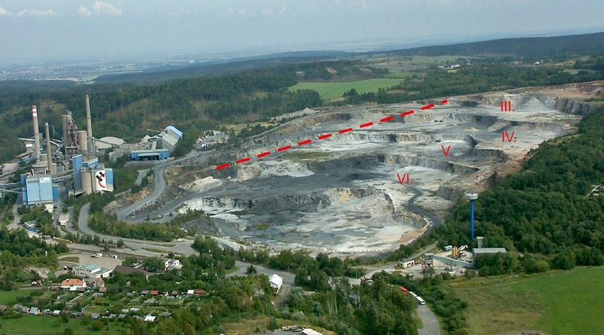 předány K. Rezkem. Geologická situace Vápencové ložisko Prachovice o rozloze cca 3 0.3 km se nachází v úzké vápenopodolské synklinále přibližně v. - z.