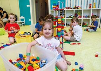 Rodiče, kteří přijedou jako doprovod, jsou se svými dětmi ubytováni v samostatných pokojích a mohou s nimi absolvovat celý léčebný program. Ježíškova vnoučata Ve středu 12.