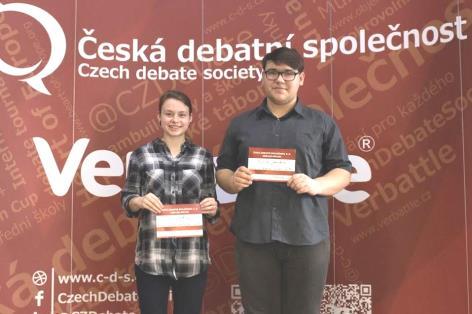 Gymnazisté se registrovali do Asociace debatních klubů a pravidelně se zúčastňovali debatních soutěží. Výborných výsledků dosáhli v Olomouckém debatním poháru (3.