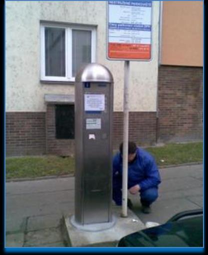 Výměna parkovacích automatů V dubnu 2009 bylo kvůli ochraně majetku z důvodu pochodu Nacionalistické strany demontováno 19 informačních cedulí.
