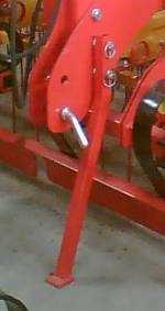 6 6 Návod k obsluze GK 250/300 M1 6.1 Montáž na traktor Zadní pneumatiky traktoru by měly být při práci nahuštěné na tlak 0,8 bar. Při malé nosnosti pneumatik se musí tlak zvýšit.