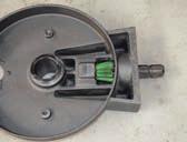 Kulisový mechanizmus rotoru je uložen v uzavřené skříni s olejovou náplní. Stálá olejová náplň ve skříni zajišťuje tichý chod stroje a nízké opotřebení součástí.