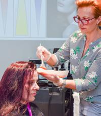 2019 Můžete využívat jednoduché techniky barvení vlasů nebo tvořit téměř umělecká díla, ale vždy musí být barva PERFEKTNÍ A BEZCHYBNÁ.