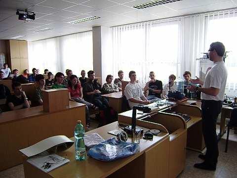 ulici Olomoucké. Přednáška se mohla uskutečnit díky aktivitě paní Mgr. Špaňhelové.