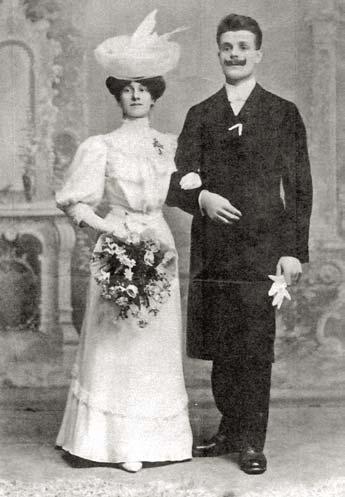 Dopis Karla Fridrichovského ze 17. května 1915 manželce Drahá ženo a dítky, přijměte ode mne srdečný pozdrav a vřelé políbení.