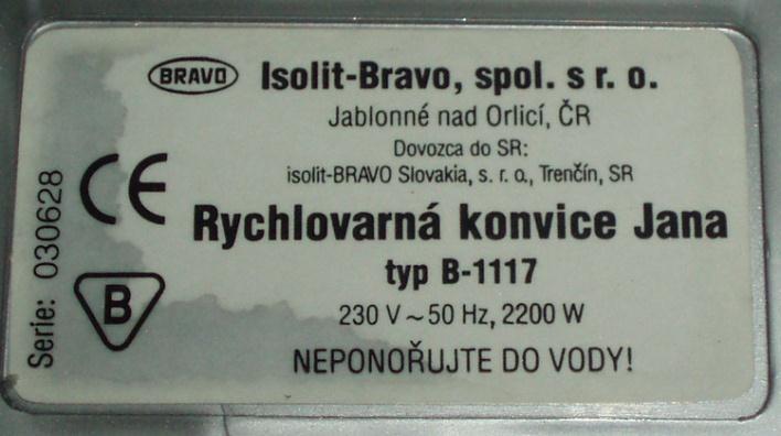 VÝCHOZÍ TEXT A OBRÁZEK K ÚLOZE 11 Ve varné konvici opatřené vyobrazeným štítkem je za normálního atmosférického tlaku 1,0 litr vody o teplotě 19 C uveden do varu za 3 minuty a 25 sekund.