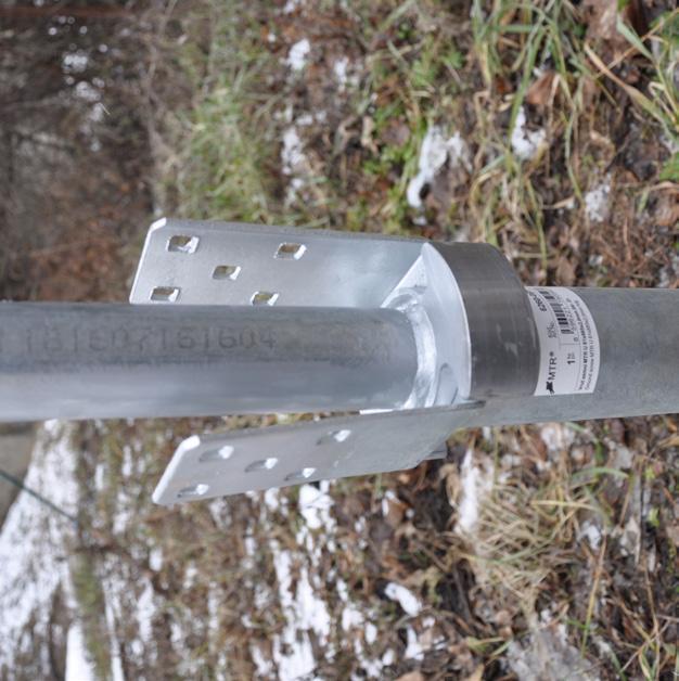 spojení se zemním vrutem a dvou kusů kruhových trubek (délka 1 trubky 1150 ), které umožní vytvoření páky pro snadné zavrtání vrutu do země. Katalogový kód: 6285G-K02.