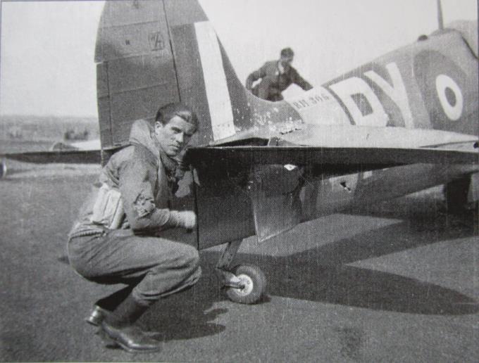 Sled událostí 5. května 1942 odpoledne: 14:41 hod 313. (československá) peruť RAF startuje z letecké základny Fairlop u Londýna. Rotmistr ( Sergeant, Sgt.