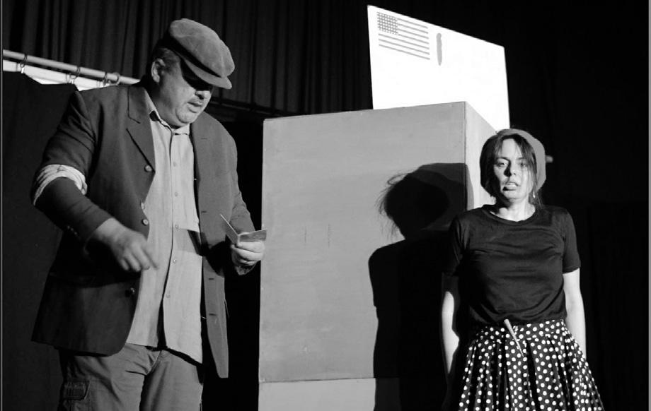 OKO představuje hru: Tři na lavičce ZITA Zdechovice, Přelouč / autor: Aldo Nicolaj tragikomedie / 75 minut bez přestávky Komediálně laděný příběh dvou osamělých mužů, které sbližuje hledání odpovědi