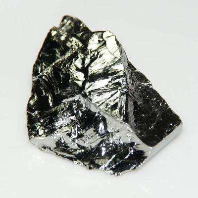 Ilustrace: Germanium. 86 5.9 Hořčík Hořčík (Mg, protonové číslo 12), je stříbřitě bílý, lesklý a poměrně měkký kov, (tvrdost podle Mohse je 2,5).