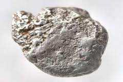 Nejznámější platinové rudy jsou sperrylit, niggliit, braggit (cooperit), feroniklplatina a další.