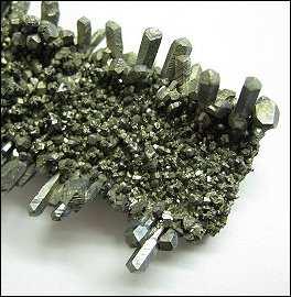 těžbu má dnes brazilský pyrochlovit. Nejvyšší obsah niobu (56,69 % Nb) má lueshit (natroniobit).