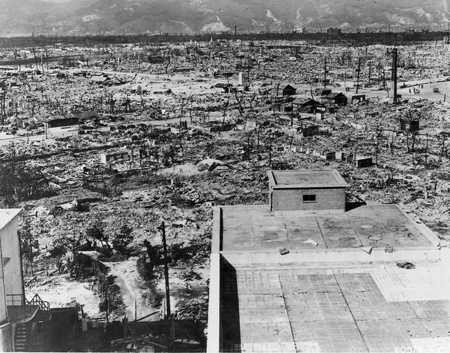 Hirošima po výbuchu [online]. 2013 [cit. 2013-03-29]. Dostupné z: http://cs.