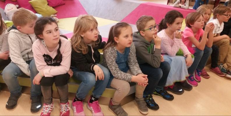 AB Děti z obou druhých tříd navštívily Městskou knihovnu Ládví.