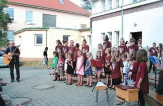 Vystoupení mal ch dûtí je vïdy kouzelné, ale kolce se to letos moc, moc povedlo, také byla odmûnûna velk m potleskem. Po ní následovala tfiída p.