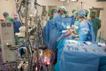 přičemž právě zdravotní pojišťovny v hlasování při výběrovém řízení vyjádřily ústecké kardiochirurgii podporu.