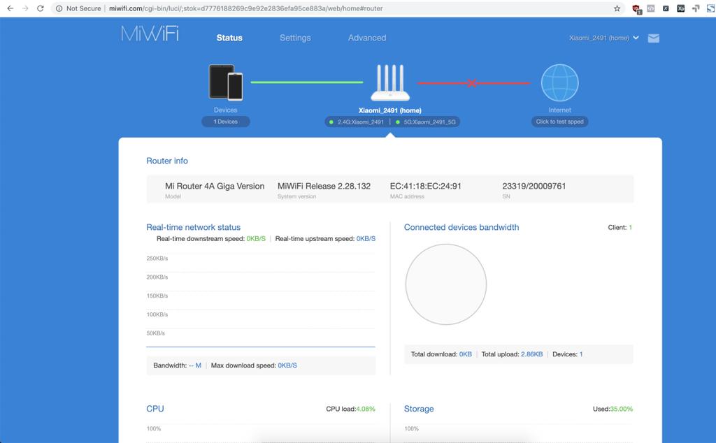 Toto je výchozí obrazovka routeru. Vidíte počet připojených zařízení k routeru, zda máte obě pásma WiFi aktivní a zda je router připojený k internetu.