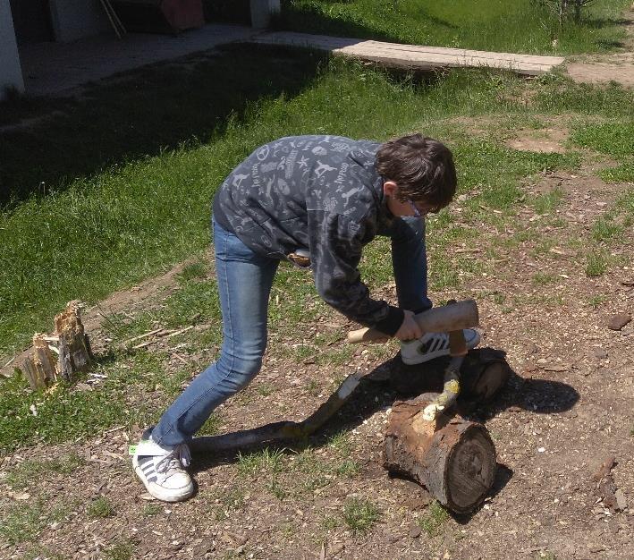 Hned na úvod nás čekala prohlídka s paní průvodkyní, která nám vyprávěla o době kamenné, železné apod.