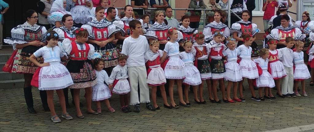 PROJEKTY FOLKLÓRNÍ KROUŽEK PRO DĚTI Cílem projektu bylo podpořit zachovávání lidových