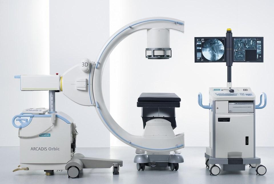 Obrázek 4 Mobilní skiaskop - C-rameno Zdroj: https://usa.healthcare.siemens.com/surgical-c-arms-and-navigation/mobile-carms/arcadis-orbic-3d [cit. 5. 3. 2018] 4.