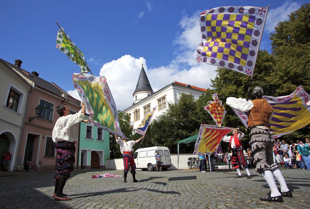 Přerov 6 Rozloha MPZ _ 5,6 ha Počet památek _ 62 (z toho 19 v MPZ) www.kis-prerov.cz www.prerov.eu Horní náměstí s domy z 15. století tvoří historické jádro Přerova.