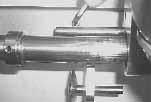 Přestavba na svařování lemu Nechte ochladit svařovací trysku () (viz kapitola 1.8). Výměna vybavení se smí provádět jen ve studeném stavu svařovací trysky ().