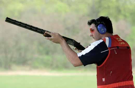 Chceme vám pfiedstavit dva stfielce, ktefií budou na tomto prestiïním sportovním kolbi ti hájit barvy také znaãky Sellier & Bellot.