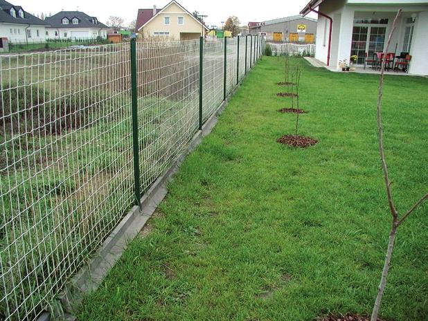 www.recyklace.cz Lehký plotový základ Nadzemní část 40 Čelní zámky Konstrukčně je plastový plotový základ řešen velice účelně.