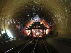 Jako další provozně a bezpečnostně důležité prvky celkové koncepce tunelu byly navrženy dvě multifunkční stanice v oblasti Sedrunu a Faida, které měly sloužit mimo jiné k přejezdu vlaků mezi