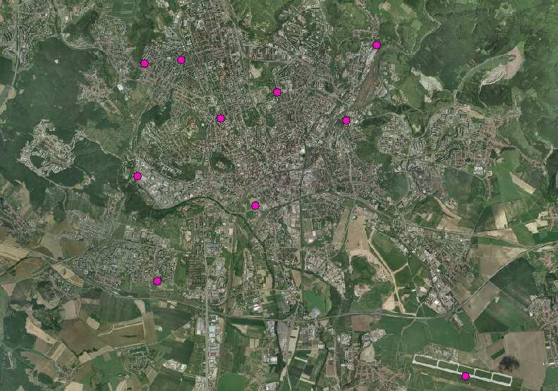OŽP MMB, referát ochrany ovzduší, provádí měření kvality ovzduší na území města Brna svými stacionárními monitorovacími stanicemi v těchto lokalitách: PFMU - křižovatka ulic Kotlářská - Kounicova,