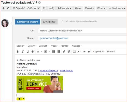 Pomocí šipky si lze historii komunikace před odesláním odpovědi na e-mail zobrazit a upravit (podobně