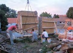 65 in Oskořínek, the transfer of two compact blocks of masonry from the original place onto a lorry using a crane. Haus Nr.