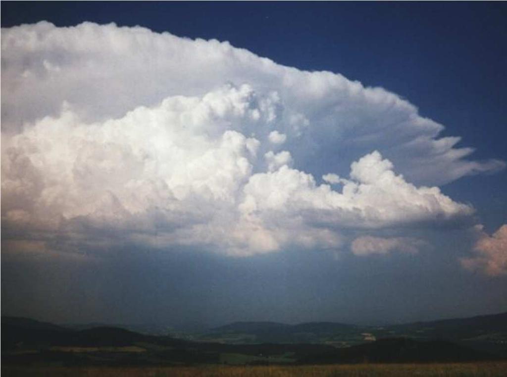 htm#ac) Cumulonimbus (Cb) Lokalizace: základna 0,2 km, vrchol až 7 9 km