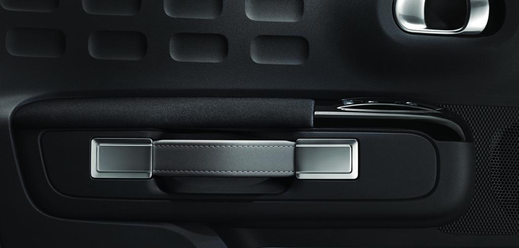 PÉČE O DETAIL V KAŽDÉM OHLEDU V interiéru vozu CITROËN C3 najdete prvky ze světa architektury, dekorativního umění i brašnářství.
