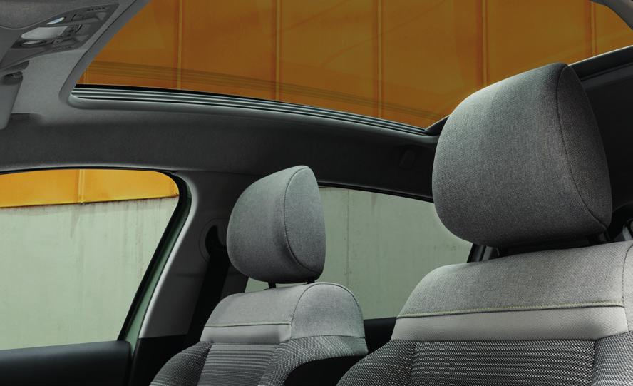 PROSKLENÁ PANORAMATICKÁ STŘECHA ÚŽASNÝ VÝHLED Z VOZU Prosklená panoramatická střecha* vozu CITROËN